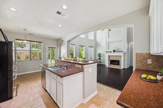 The open floor plan is perfect for the cook who doesn't want to be separated from family and guests. | Image 26