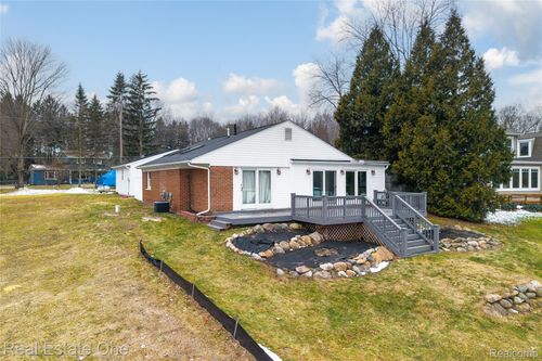 10428 King Rd, Davisburg, MI, 48350-1910 | Card Image