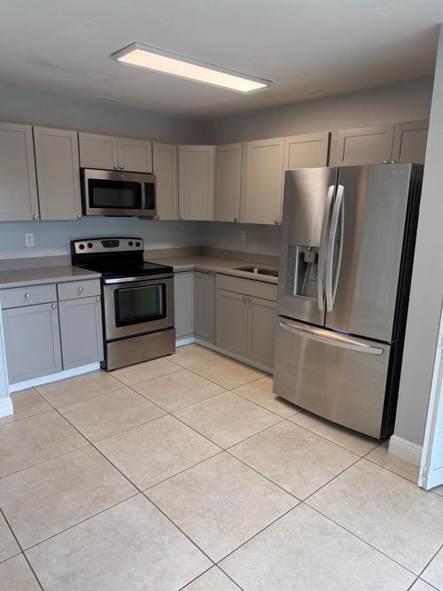 2910 Nw 195th St, Miami Gardens, FL, 33056-2427 | Card Image