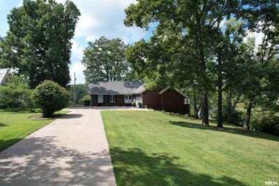 385 N Lakeview Drive, House other with 3 bedrooms, 2 bathrooms and null parking in Salem IL | Image 2