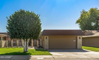 10410 W Roundelay Circle, Home with 2 bedrooms, 2 bathrooms and null parking in Sun City AZ | Image 3