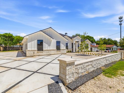 915 Burr Rd, San Antonio, TX, 78209-6107 | Card Image