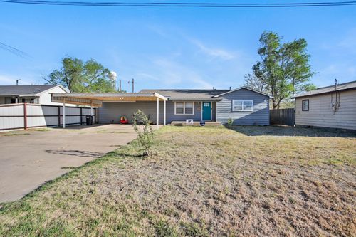704 4th Street, Smyer, TX, 79367 | Card Image