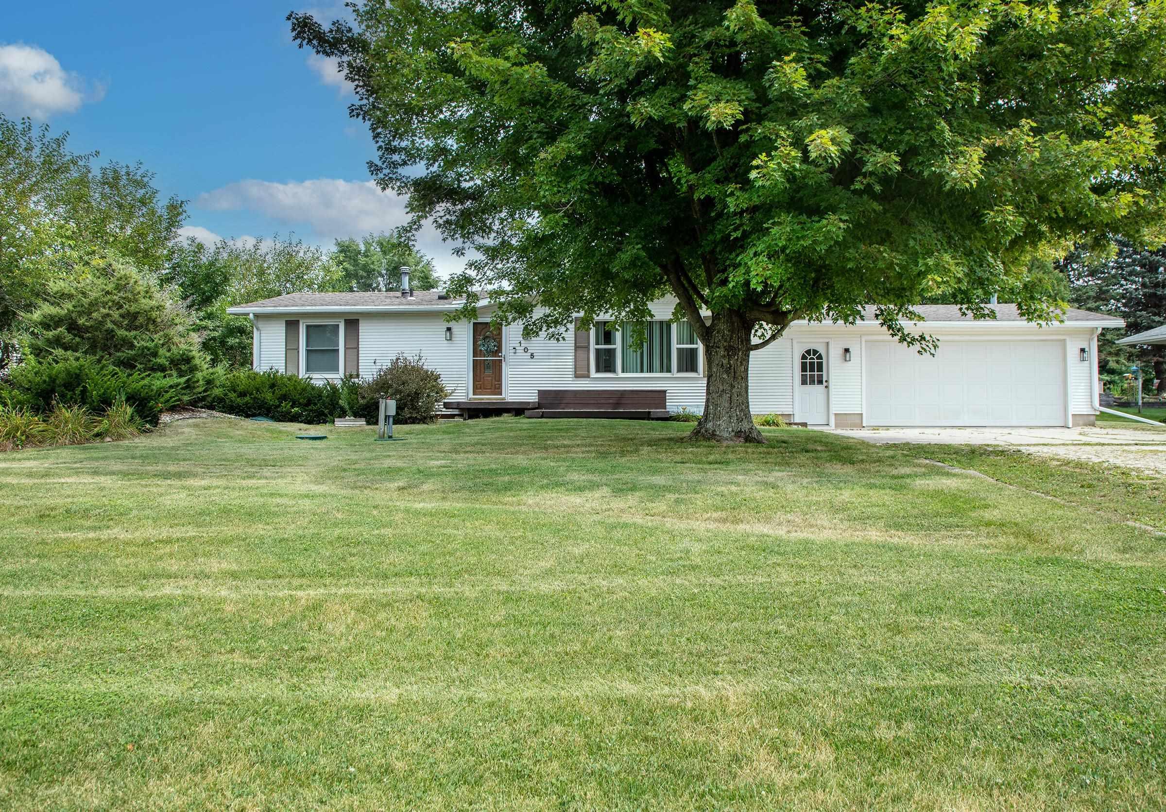 Fairholm Dr, Waverly, IA 50677