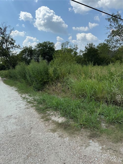 301 N Waco St, Mart, TX, 76664-1041 | Card Image