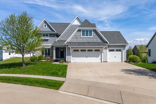 4728 Red Oak Ct, Bettendorf, IA, 52722-1506 | Card Image