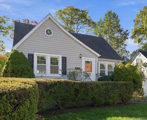 70 E 19th St, Huntingtn Sta, NY, 11746-2902 | Card Image