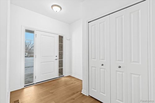 26806 Celtic Dr, Flat Rock, MI, 48134-2129 | Card Image