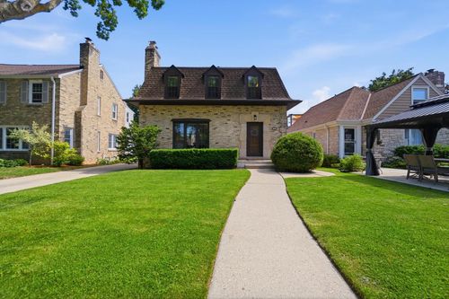 6921 W Hadley Street, Milwaukee, WI, 53210 | Card Image