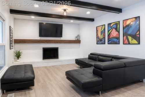 25342 Wykeshire Rd, Farmington Hills, MI, 48336-1556 | Card Image