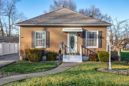 821 W Mill St, Staunton, IL, 62088-1651 | Card Image