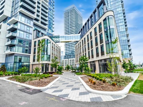 4502-1000 Portage Pky, Concord, ON, L4K0L1 | Card Image