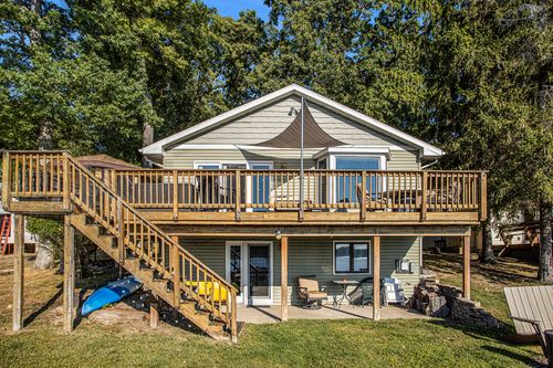 11223 Oak Dr, Delton, MI, 49046-8430 | Card Image