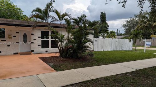 3601 N 72nd Ave, Hollywood, FL, 33024-1611 | Card Image
