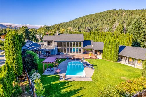 77 Joyful Pl, Leavenworth, WA, 98826-4519 | Card Image