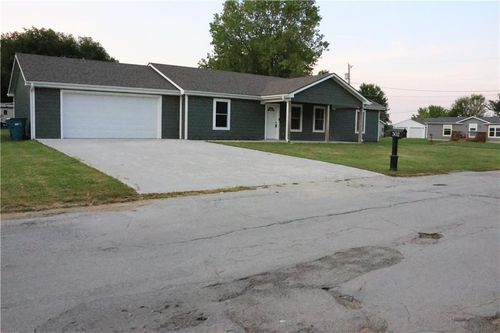 302 Kelly Ave, Osawatomie, KS, 66064-1208 | Card Image