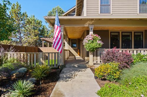 325 Cowboy St, Sisters, OR, 97759-5035 | Card Image