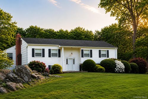 31 Burns Pl, Briarcliff Manor, NY, 10510-1317 | Card Image
