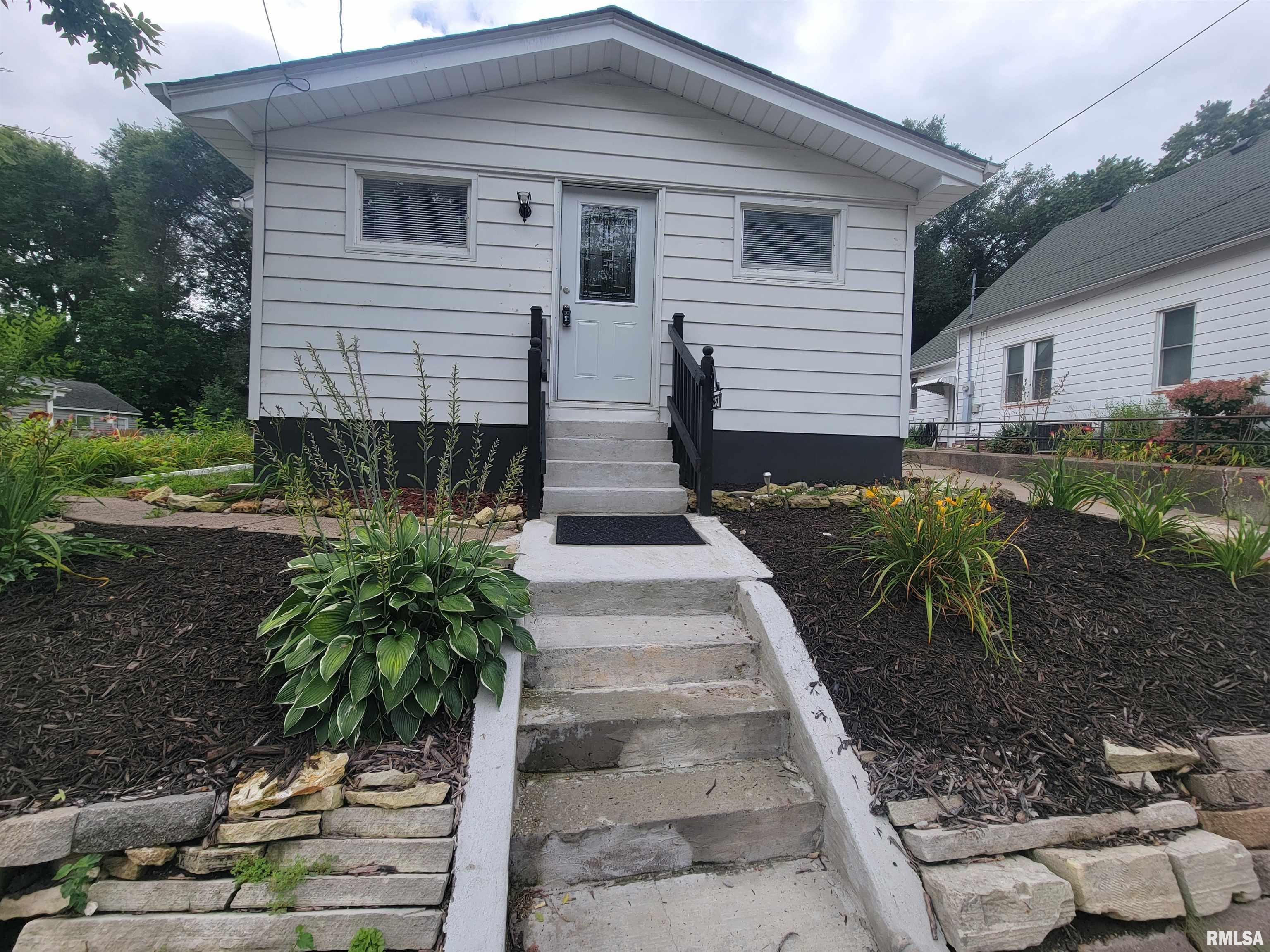 20th Pl, Clinton, IA 52732