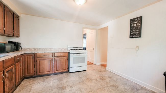 19 Brewer St, House other with 3 bedrooms, 1 bathrooms and null parking in East Hartford CT | Image 9