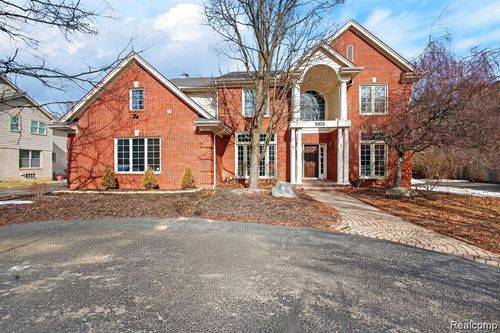 5874 Orchard Woods Dr, West Bloomfield, MI, 48324-3275 | Card Image