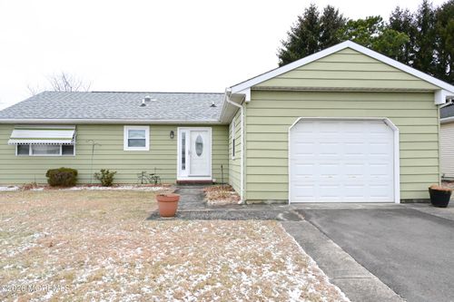 15 Chateux Ln, Toms River, NJ, 08757-6228 | Card Image