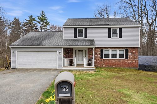 35 Shannon Road, Hampstead, NH, 03841 | Card Image