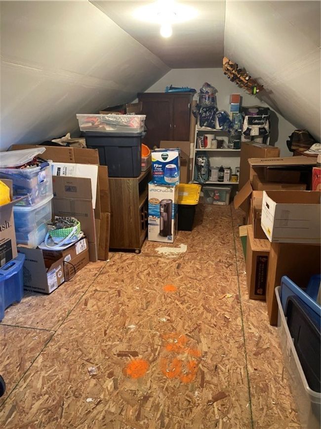 If you are worrying about downsizing, fret no more. This 21x11 storage closet gives you the space you need to store all of your items. | Image 33