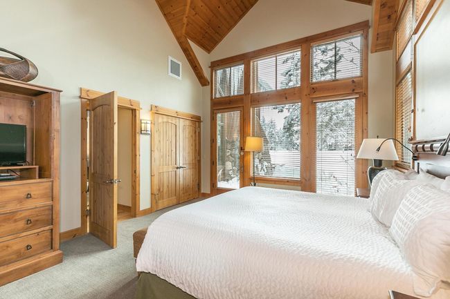 F15-26 - 12423 Lookout Loop, Home with 3 bedrooms, 3 bathrooms and null parking in Truckee CA | Image 11