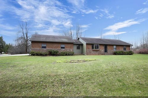 8599 Winncrest Road, Clayton, WI, 54956 | Card Image