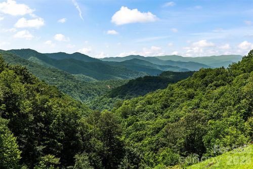 670 Parkway Dr, Maggie Valley, NC, 28751-6107 | Card Image