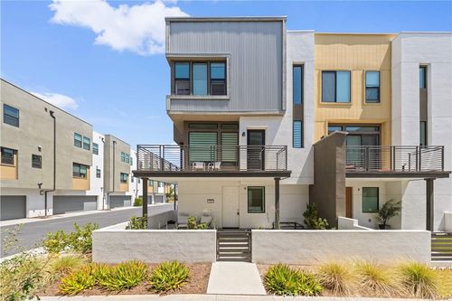 120 Sawbuck, Irvine, CA, 92618-1423 | Card Image