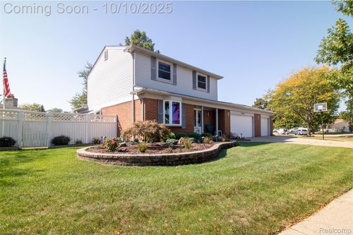 22321 N Fairway Dr, Woodhaven, MI, 48183-3106 | Card Image