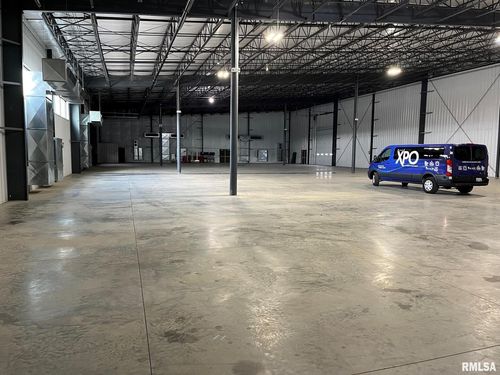 922 Mississippi Pkwy, East Moline, IL, 61244-1210 | Card Image