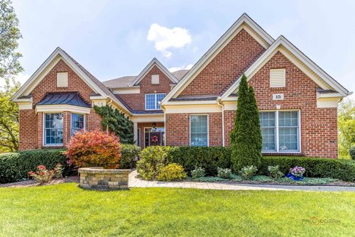 15 Eagle Ridge Dr, Hawthorn Woods, IL, 60047-8442 | Card Image