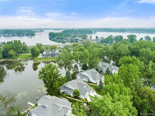 7-2336 Swans Cv, Fenton, MI, 48430-3006 | Card Image