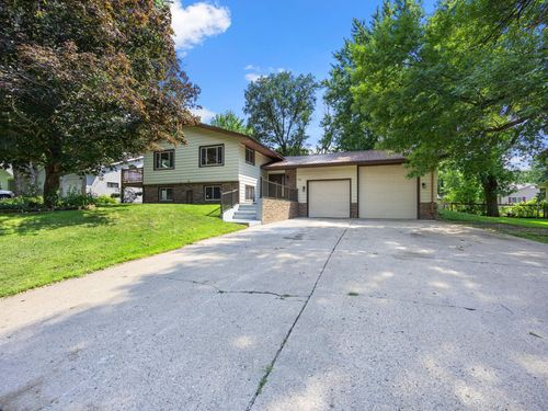 135 Knollwood St W, Annandale, MN, 55302-9616 | Card Image