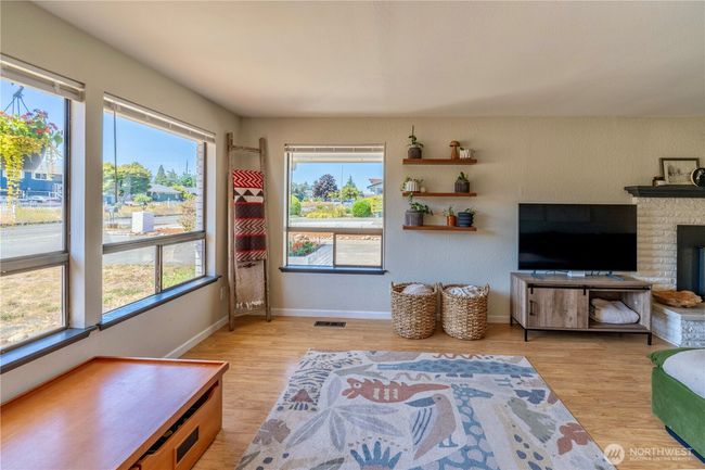 518 E Willow St, House other with 3 bedrooms, 2 bathrooms and 4 parking in Sequim WA | Image 12