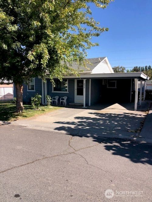 808 S Adams St, Warden, WA, 98857-9411 | Card Image