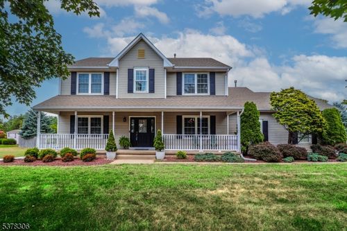 12 Zeller Dr, Somerset, NJ, 08873-7326 | Card Image