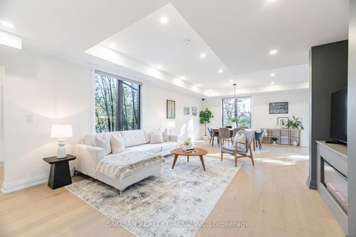 720 Hillman Cres, Mississauga, ON, L4Y2J2 | Card Image