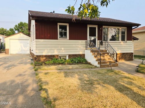 425 16th Street S, Bismarck, ND, 58504 | Card Image