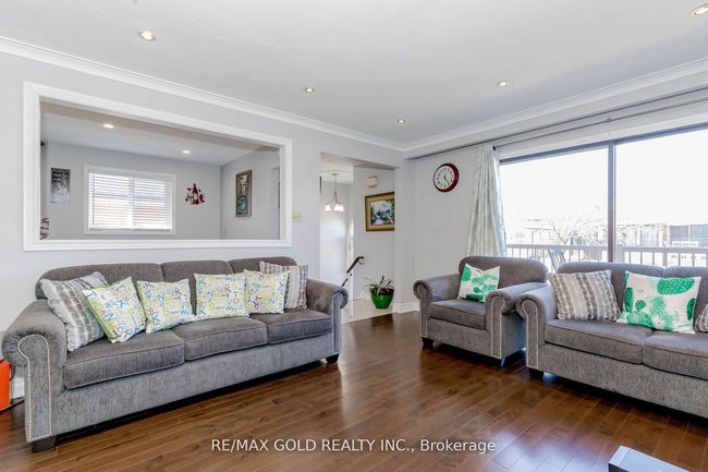298 Royal Salisbury Way, House attached with 6 bedrooms, 3 bathrooms and 3 parking in Brampton ON | Image 8