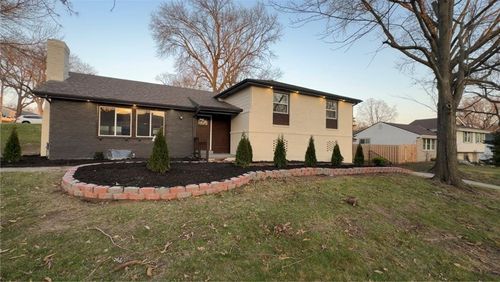 8701 Ward Pkwy, Kansas City, MO, 64114-2752 | Card Image