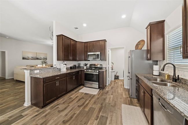 128 Red Deer Way, House other with 3 bedrooms, 2 bathrooms and 2 parking in Huntsville TX | Image 8