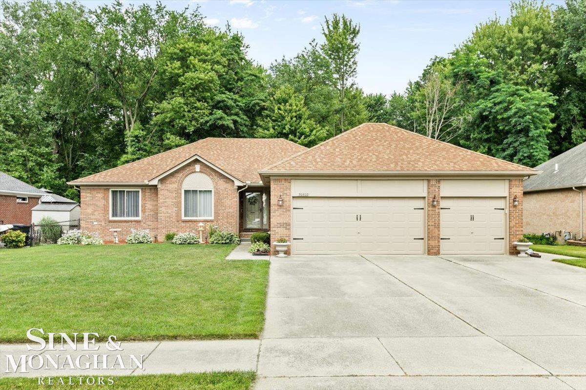 Oaks Dr, Chesterfield, MI 48047