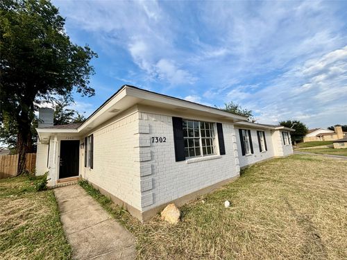 7302 Vistacliff Drive, Fort Worth, TX, 76179 | Card Image