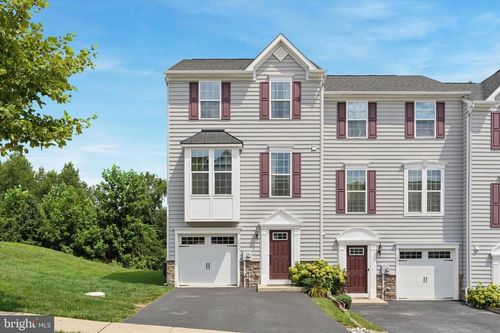 1819 Honeysuckle Ct, DOWNINGTOWN, PA, 19335-7205 | Card Image