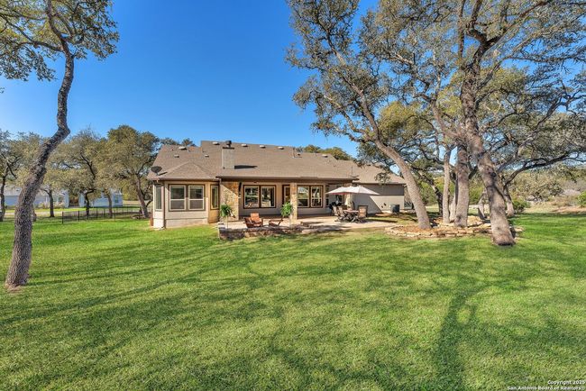 663 Private Road 1712, House other with 3 bedrooms, 3 bathrooms and null parking in Mico TX | Image 13