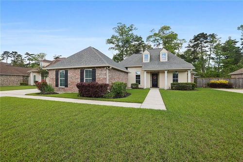 8929 Greenleaves Dr, Denham Springs, LA, 70726-6746 | Card Image